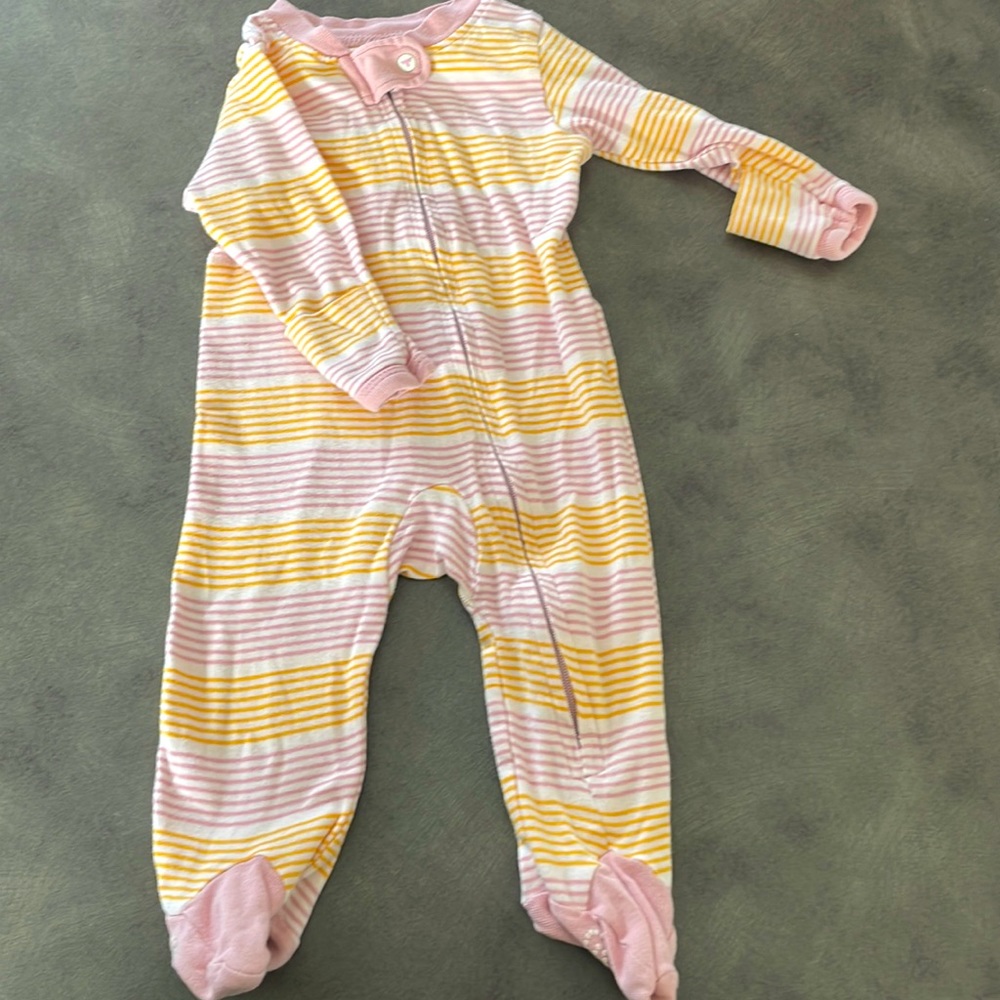 Pajamas with zipper